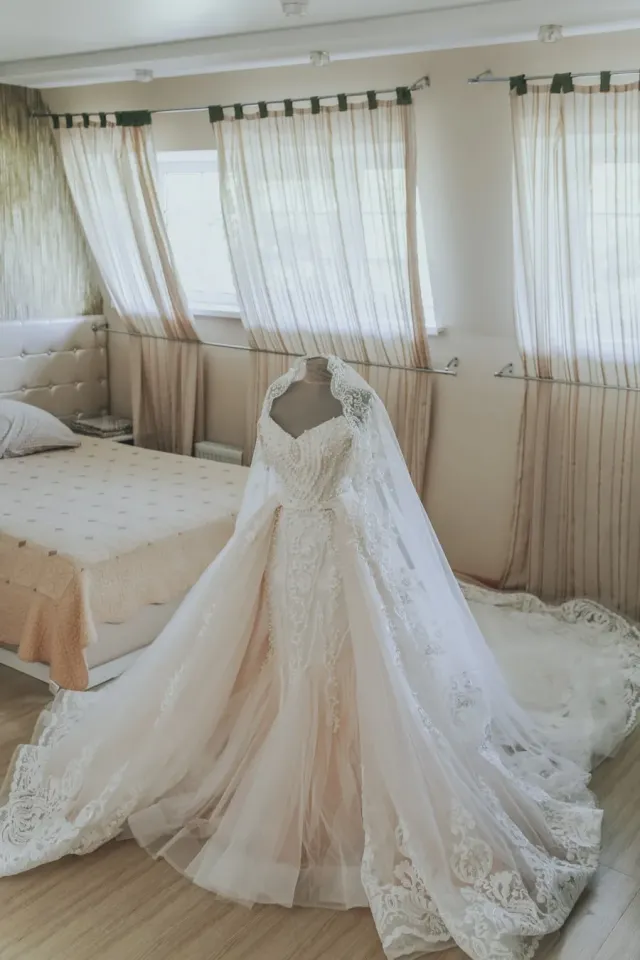 Siluetas y Tonos — Vestidos de novia en Bogotá