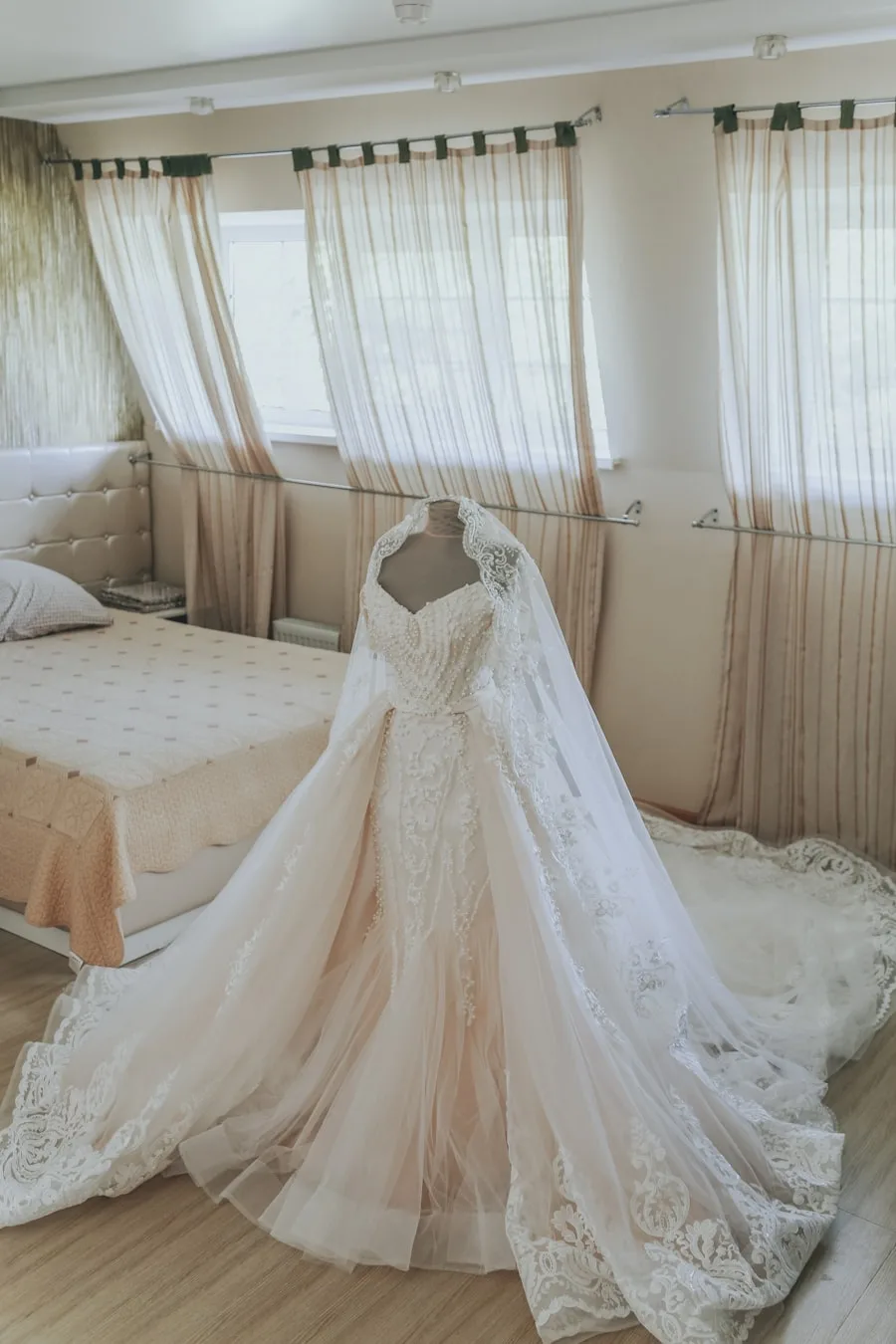 Siluetas y Tonos — Vestidos de novia en Bogotá